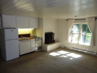 8134 Chagrin Rd, Chagrin Falls, OH 44023