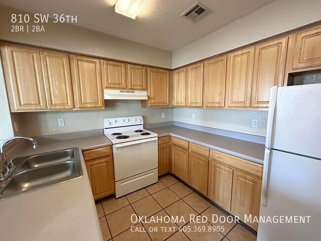 810 SW 36th St, Moore, OK 73160 - photo 4