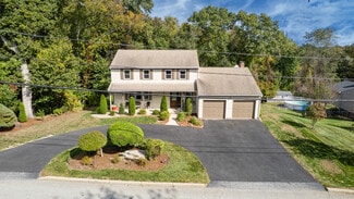 97 Kimberly Ln, Cranston, RI 02921