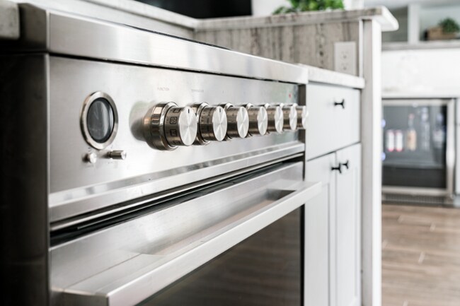 1442 45th Ave NE, Saint Petersburg, FL 33703 - photo 7