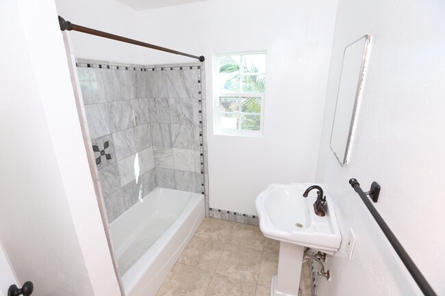 5808 Edgemar Ave unit Large 2 bed, Los Angeles, CA 90043 - photo 4
