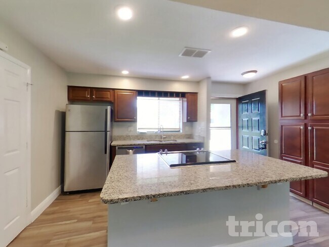 1108 Robin Dr, Plant City, FL 33563 - photo 4