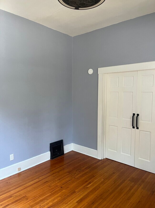 1711 Fairfax St, Carlyle, IL 62231 - photo 4