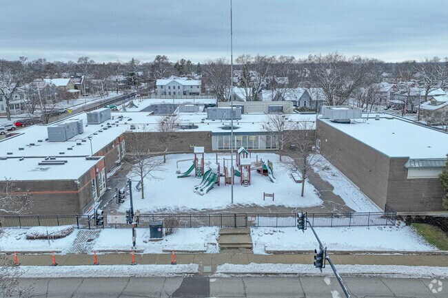 Hough Street Elementary School is a highly rated school in South Barrington.