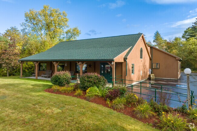 E.B. Flatts specializes in breakfast and lunch dishes for Brookfield residents.