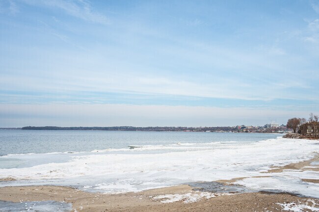 On Lake Champlain just south of Burlington, South Burlington has no trouble distinguishing itself from surrounding cities.