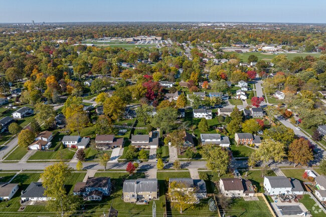 New Glenwood is a 15-minute drive away from Downtown Fort Wayne.