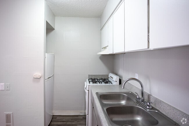 Studio - 420SF