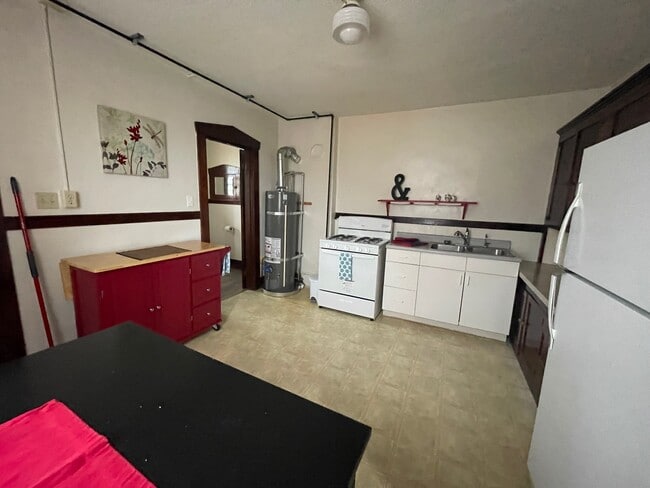 963 Lewisohn St unit 5A, Butte, MT 59701 - photo 4