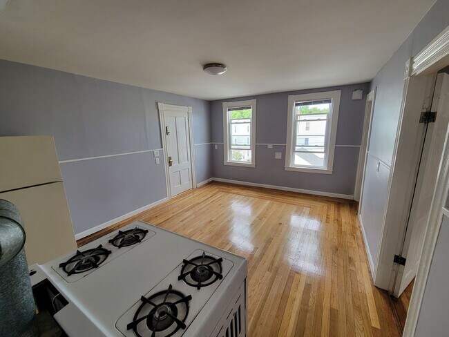 386 Rimmon St unit 3, Manchester, NH 03102 - photo 6