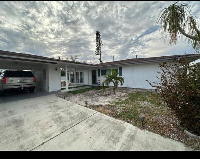 2179 Broad Ranch Dr, Port Charlotte, FL 33948 - photo 4