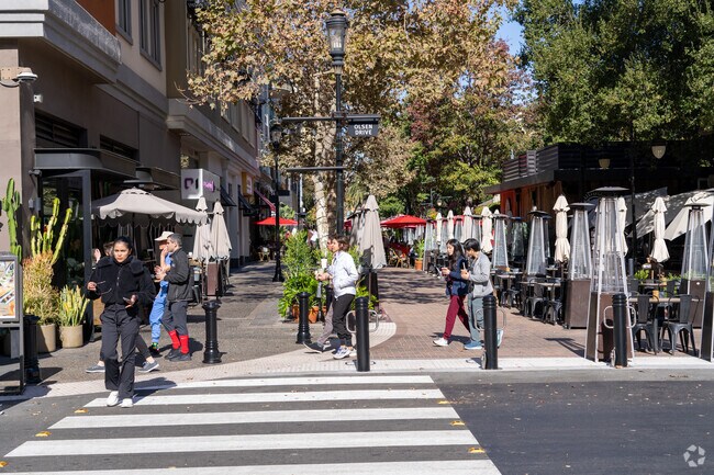 Santana Row is a weekend favorite for Castlemont’s residents seeking top-notch cuisine.