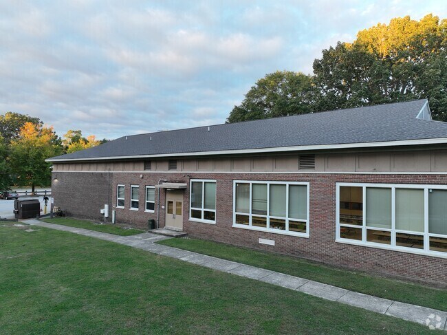 An alternate view of Deer Park Elementary School