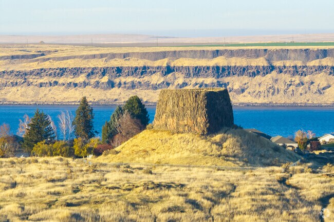 Cold Springs offers breathtaking scenic views across its landscape.