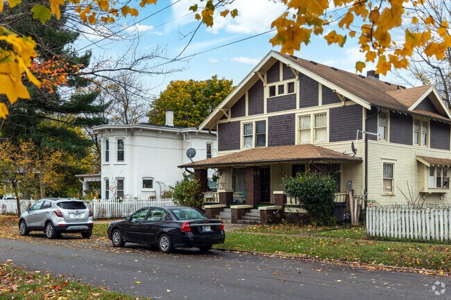 Bower features a number of larger arts and crafts homes from the early 20th century.