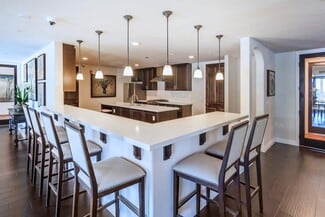 4655 Governor Dr, San Diego, CA 92122