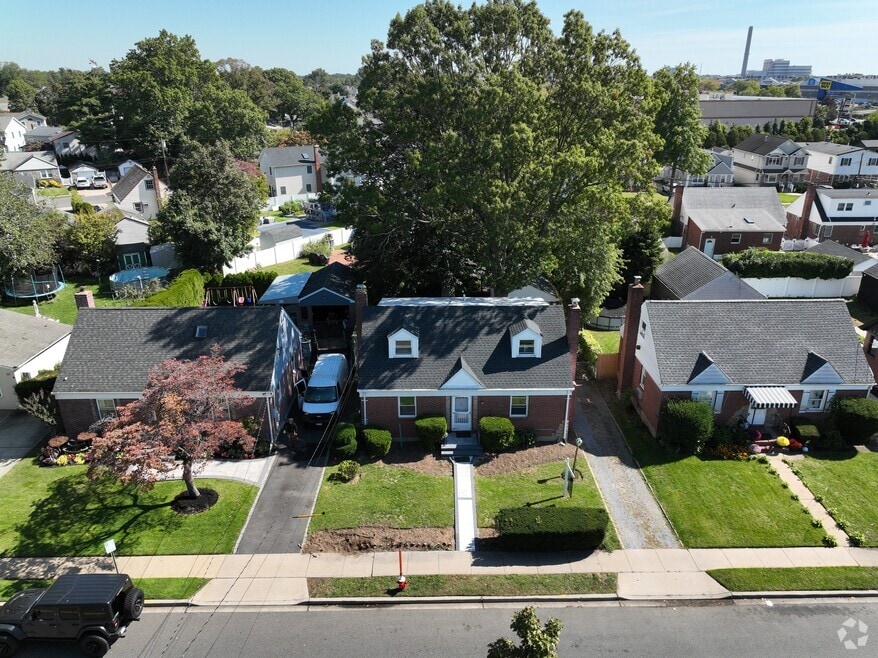 33 Cherry Ln, Carle Place, NY 11514 - photo 2