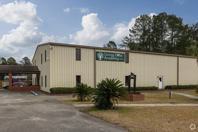 Living Oaks Academy is a private middle and high school in Moncks Corner.