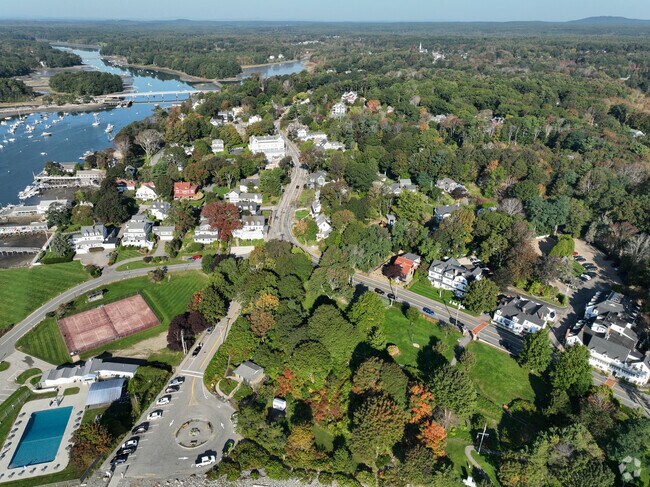 York Harbor is a charming coastal community located on the southern coast of Maine.