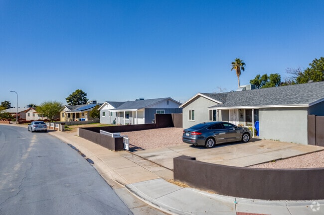 Ranch style homes are common in Maryvale.