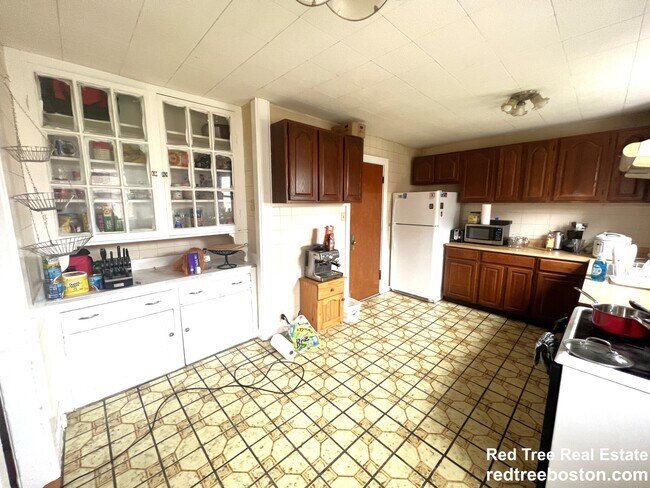 113 Lanark Rd unit 1, Brighton, MA 02135 - photo 3