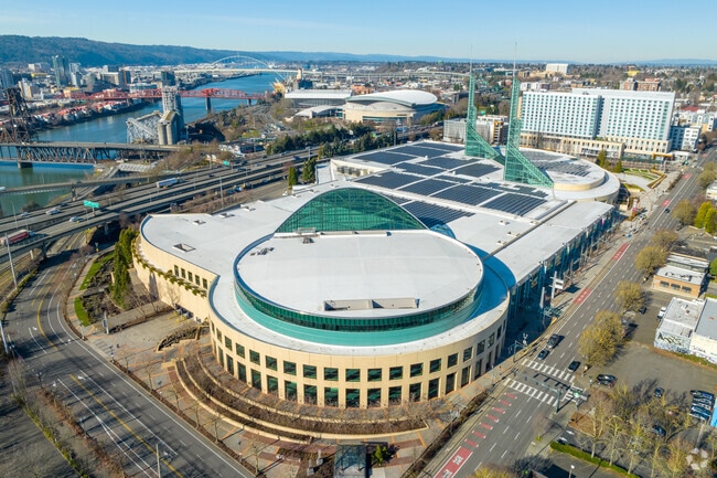 Full perspective of the Oregon Convention Center.