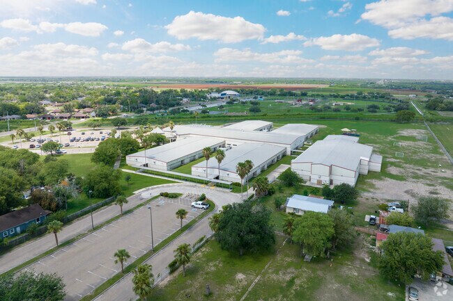 Noemi Dominguez Elementary School
hosts grades Pre-K to 5th in the city of La Feria, Tx.
