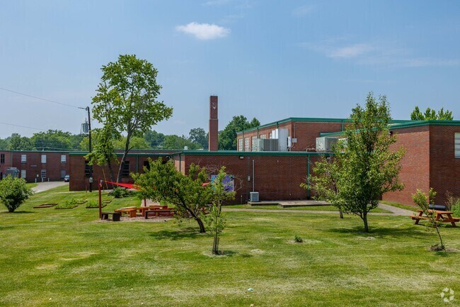 Wright Middle School has a garden and benches for outdoor lessons in Nashville.