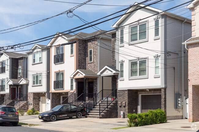 Elizabethport's split-level housing: Blending architectural innovation with homely comfort.