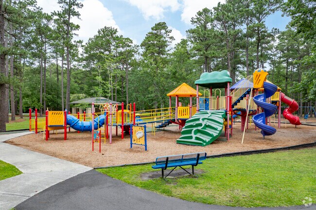 Families love Northern Regional Park’s playgrounds and spacious lawns, creating endless opportunities for outdoor bonding.