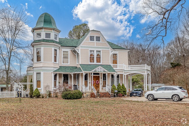 Beautiful Queen Anne homes are found in Ashland.