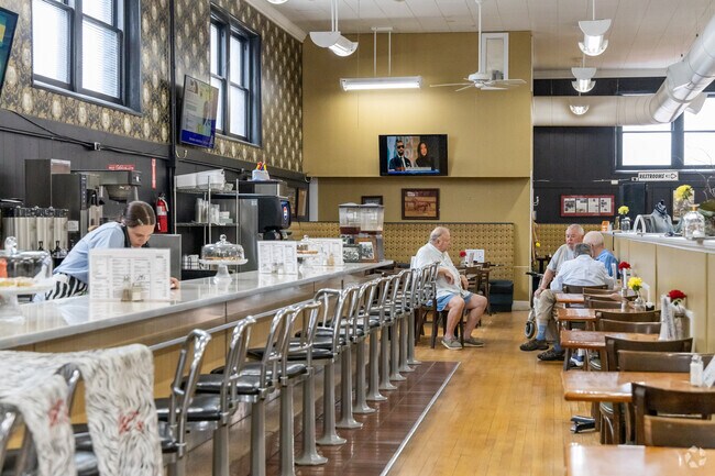 Lil’s Coffee Shop has been serving Little Rock-Plum shoppers since the early 2000s.