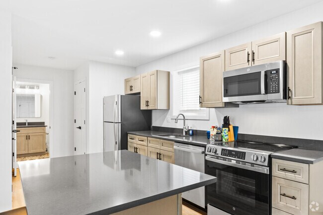1BR, 1BA - 704SF - Kitchen