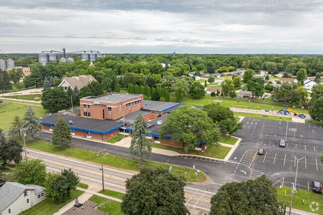 Darien Elementary School is a public school in Darien, WI.