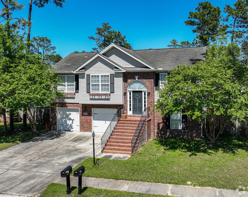 1215 Hampton Dr, Summerville, SC 29483