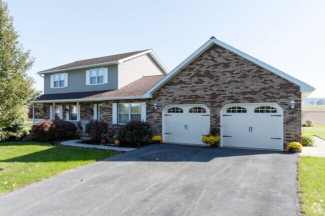 In Spring the median price for a home is $317,450.