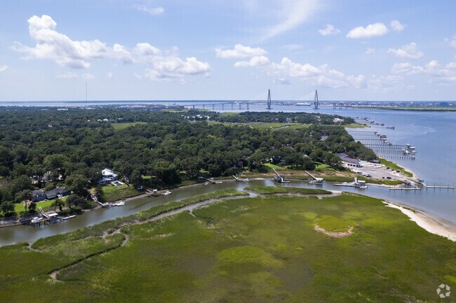 Hobcaw Point in Mount Pleasant is a beautiful neighborhood with unbeatable water access.