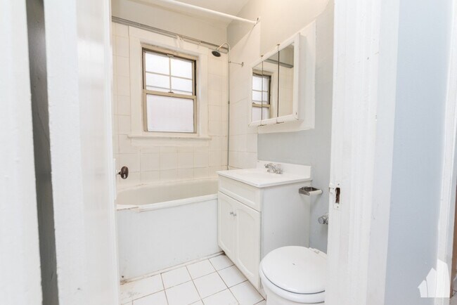 3257 W Wrightwood Ave unit 3257-2D, Chicago, IL 60647 - photo 5