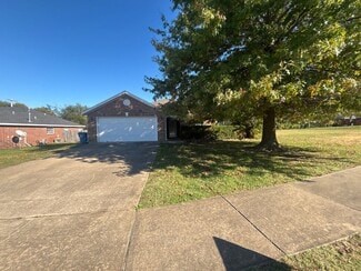 1701 SW Elington St, Bentonville, AR 72712