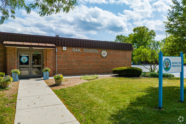 Oak Elementary School in Hinsdale offers a Pre-K program.