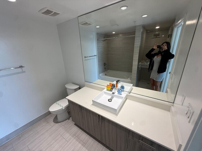 Miami Bay Waterfront Midtown Residences, Miami, FL 33137 - photo 3