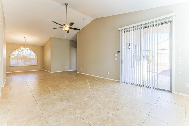 672 E Lovegrass Dr, San Tan Valley, AZ 85143 - photo 4