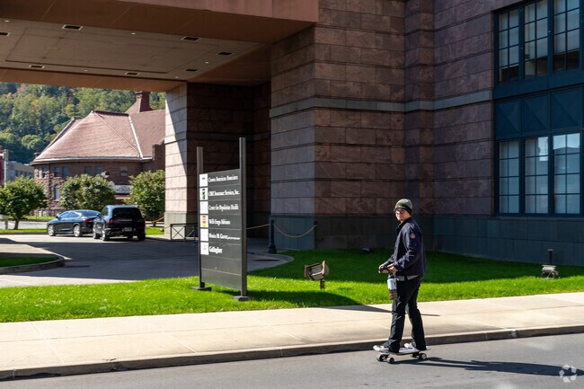 Close proximity to downtown Johnstown offers Oakland residents many perks.