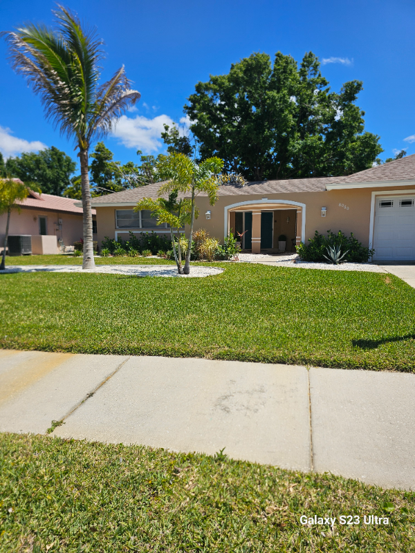 8060 Canterbury Cir, Seminole, FL 33777