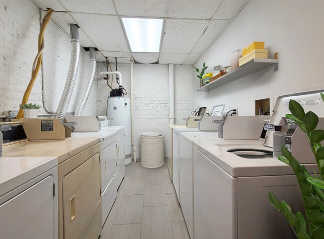 917 W Dakin St unit 102, Chicago, IL 60613 - photo 6