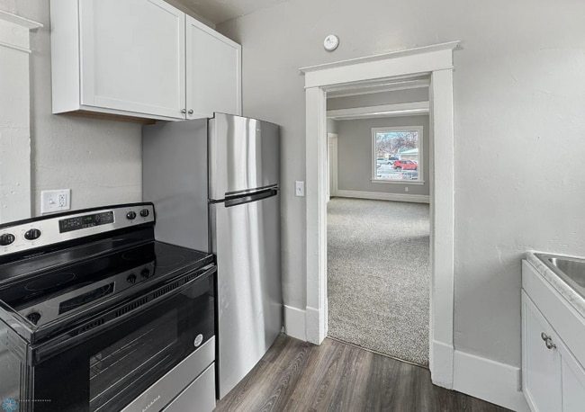 906 12th St N, Fargo, ND 58102 - photo 4