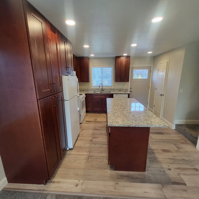 4401 S 27th St, Lincoln, NE 68512 - photo 2