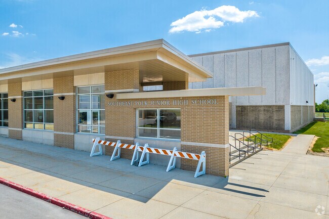 Southeast Polk Junior High School hosts students in grades 7 & 8.