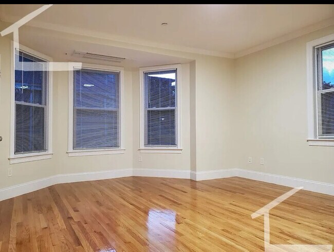 31 Harris St unit 2, Brookline, MA 02446 - photo 2