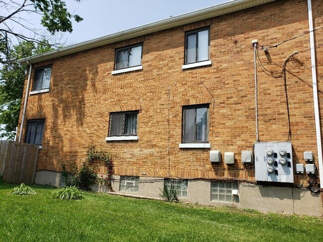 4525 Roth Ave unit 2E, Cincinnati, OH 45238 - photo 3